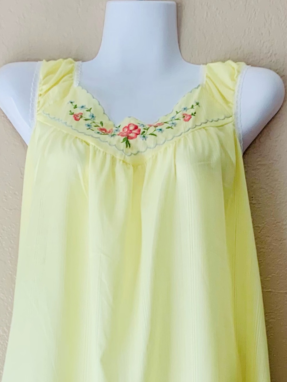 Vintage KATZ Butter Yellow Floral Embroidered CottageCore Nightgown Size L - Picture 6 of 9